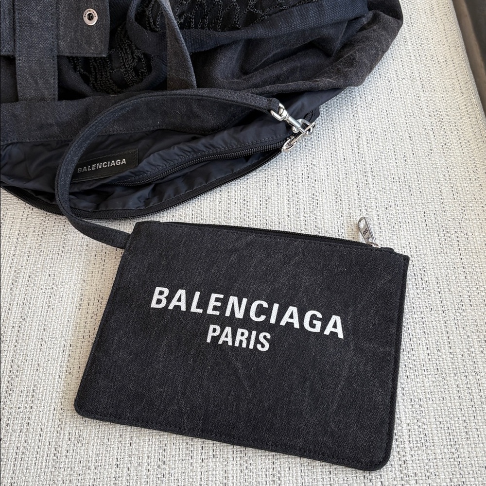 BALENCIAGA Authentic Canvas Fishnet Tote - Picture 12 of 15